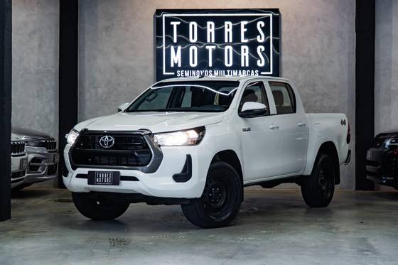 TOYOTA HILUX 2.8 D-4D TURBO DIESEL CD POWER PACK 4X4 MANUAL TOYOTA HILUX 2.8 D-4D TURBO DIESEL CD POWER PACK 4X4 MANUAL